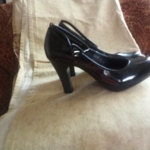 Nygard women's pumps size 7 m